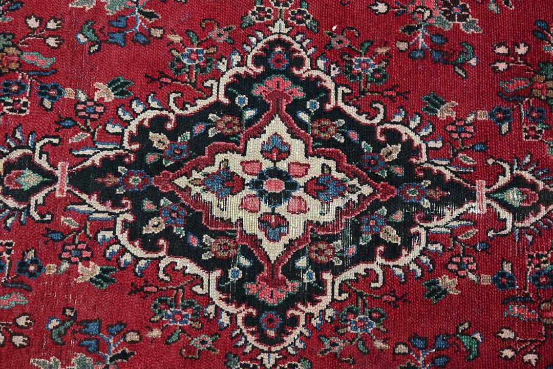 Large rug 6' 8" x 9' 10"