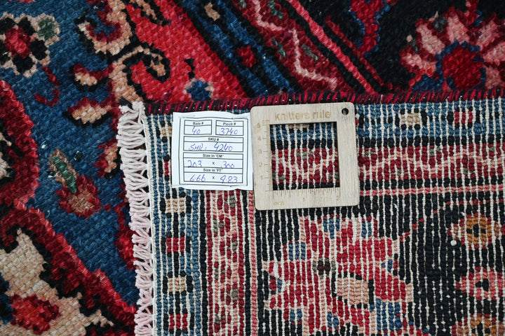 Large rug 6' 8" x 9' 10"