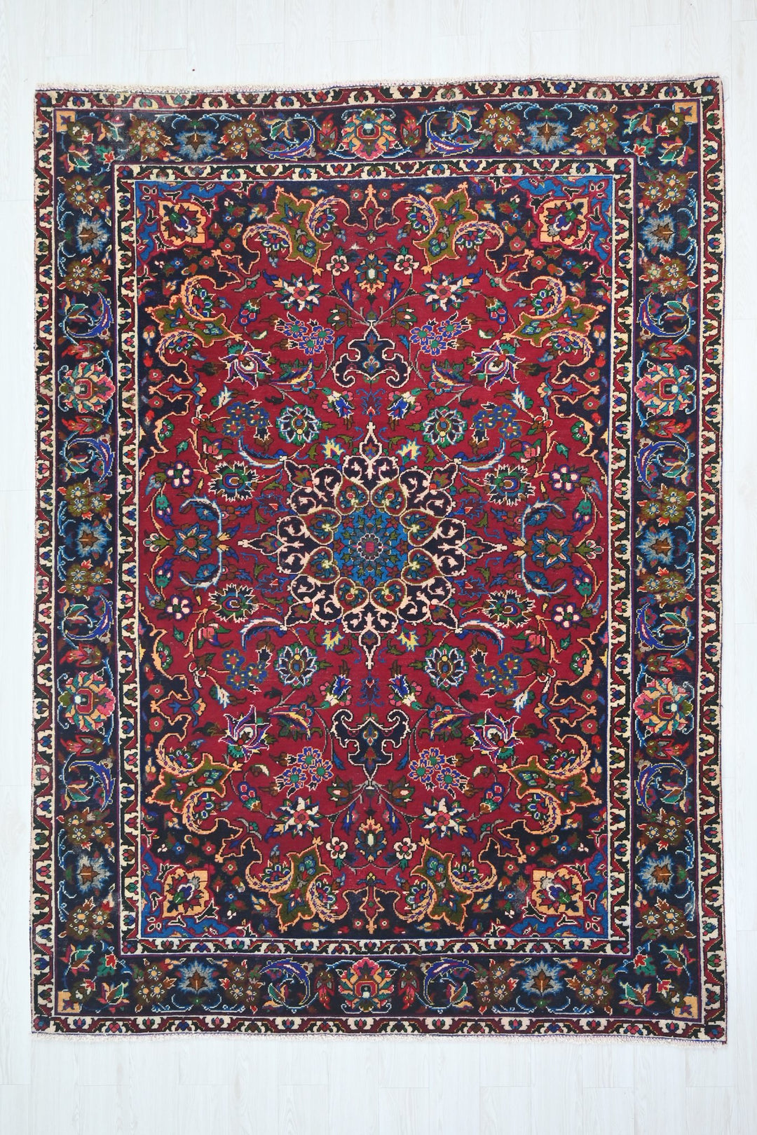 Large rug 6' 11" x 9' 6"