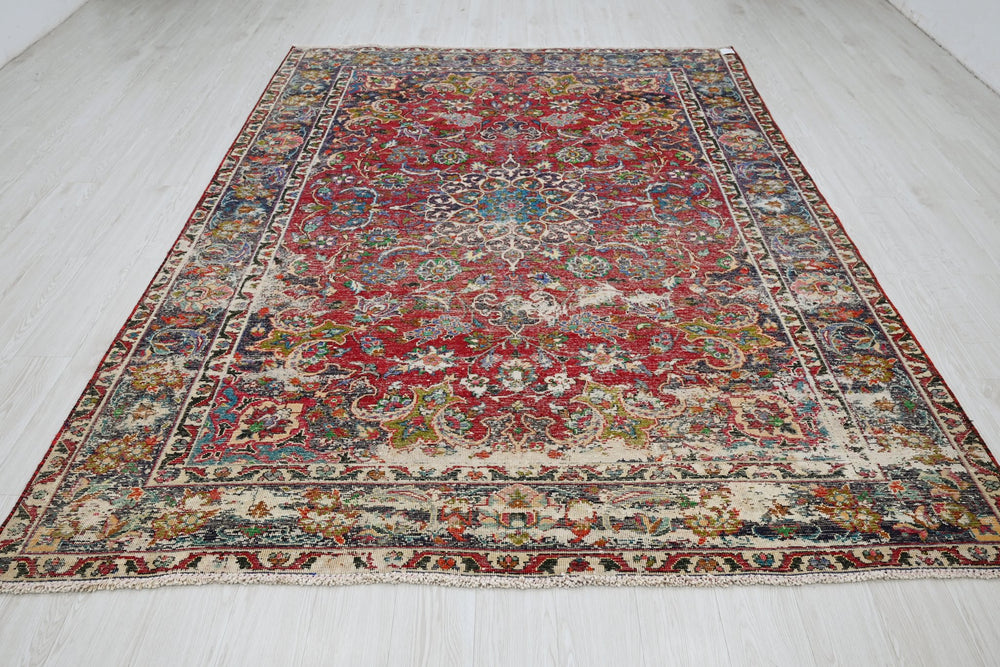 Large rug 6' 11" x 9' 6"