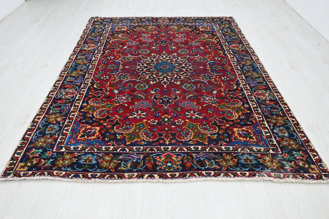 Large rug 6' 11" x 9' 6"