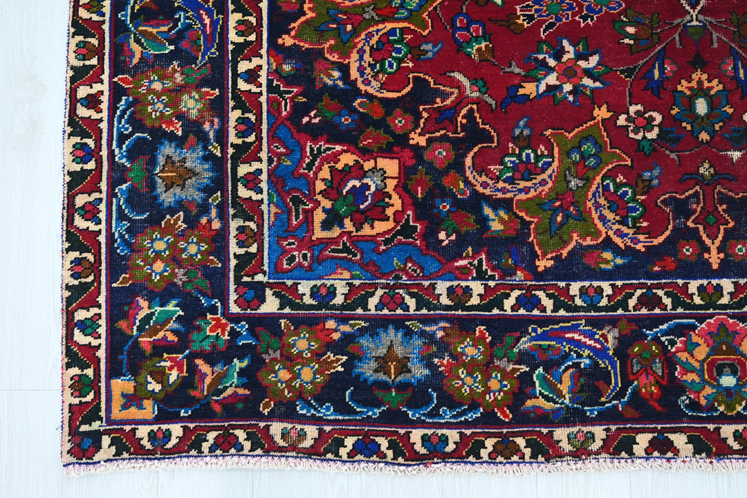 Large rug 6' 11" x 9' 6"