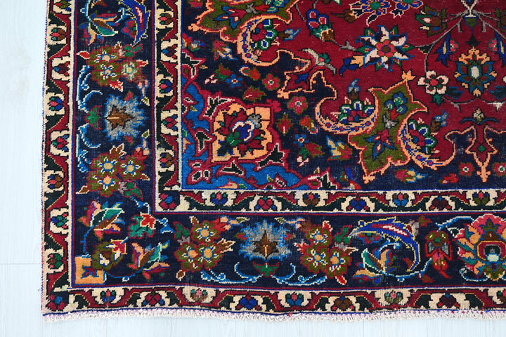 Large rug 6' 11" x 9' 6"