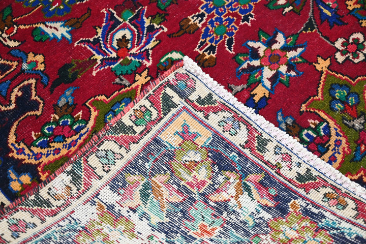 Large rug 6' 11" x 9' 6"