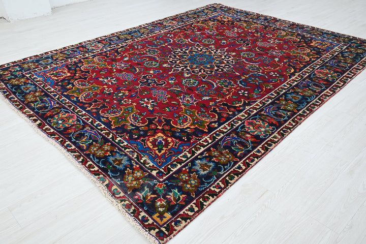 Large rug 6' 11" x 9' 6"