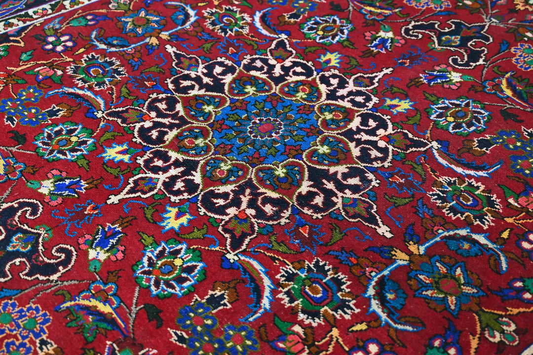 Large rug 6' 11" x 9' 6"