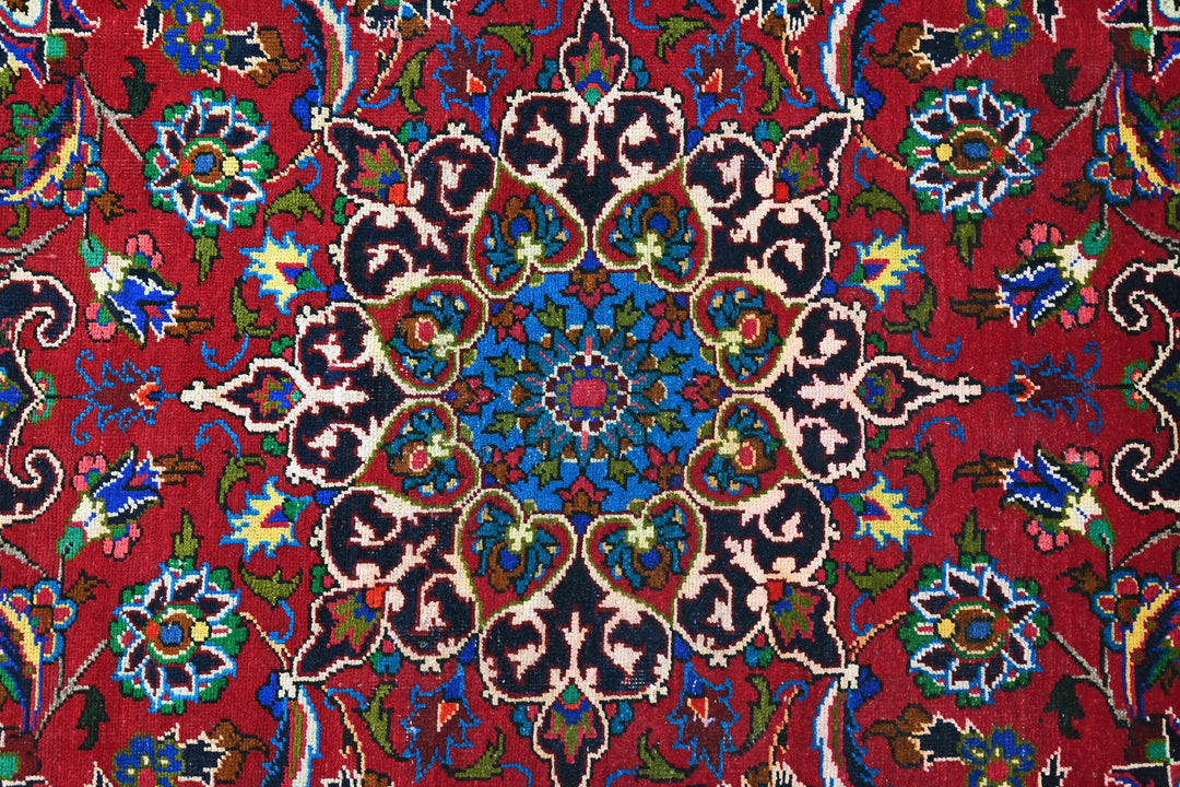 Large rug 6' 11" x 9' 6"