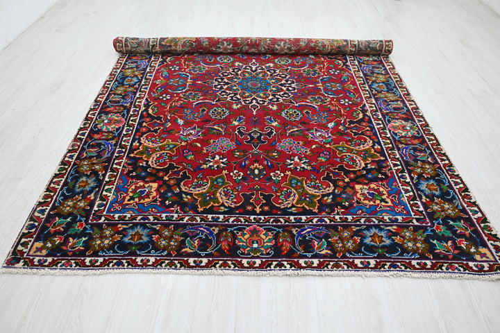 Large rug 6' 11" x 9' 6"