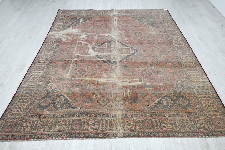 Large rug 7' 0" x 10' 11"