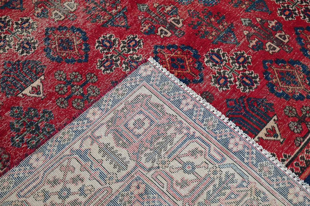 Large rug 7' 0" x 10' 11"