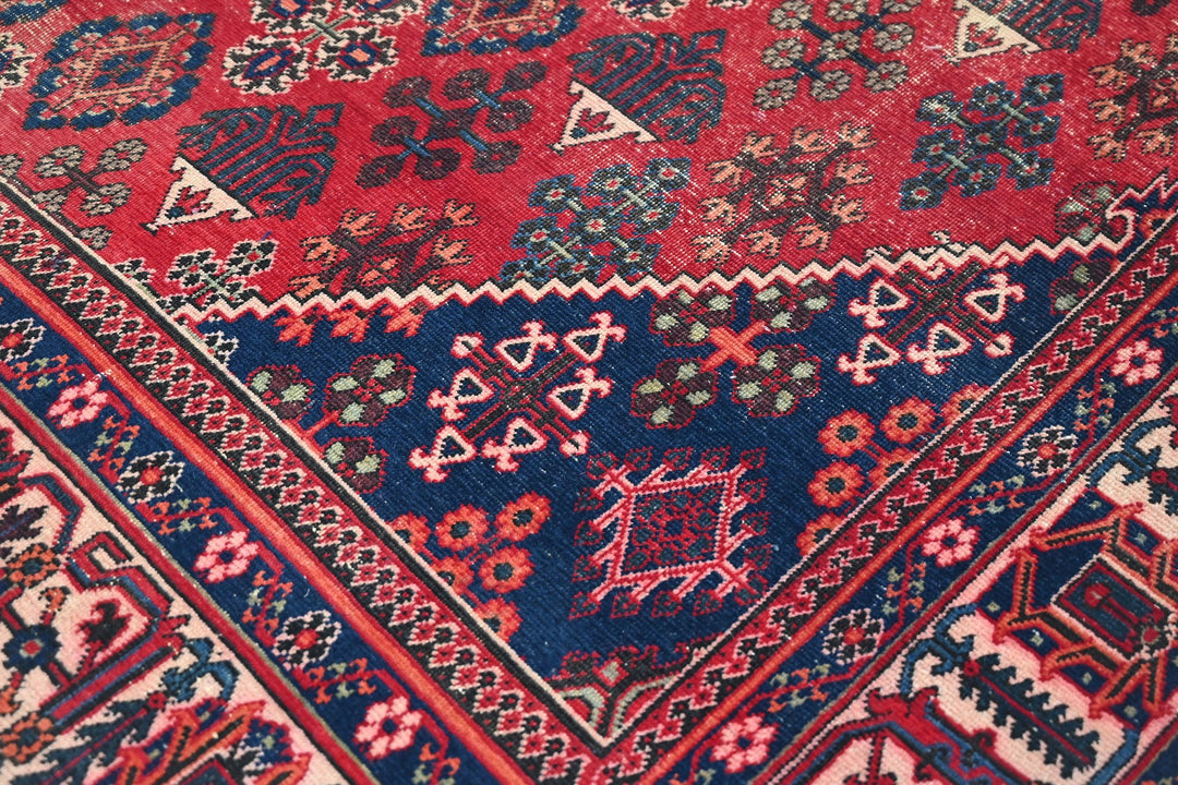 Large rug 7' 0" x 10' 11"
