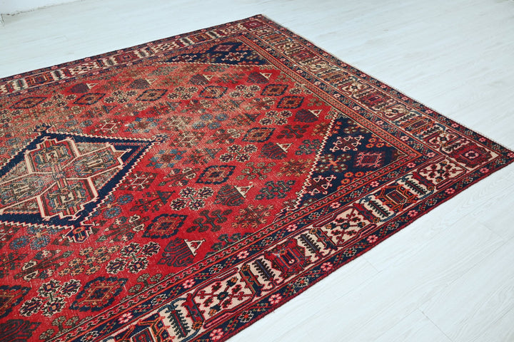 Large rug 7' 0" x 10' 11"