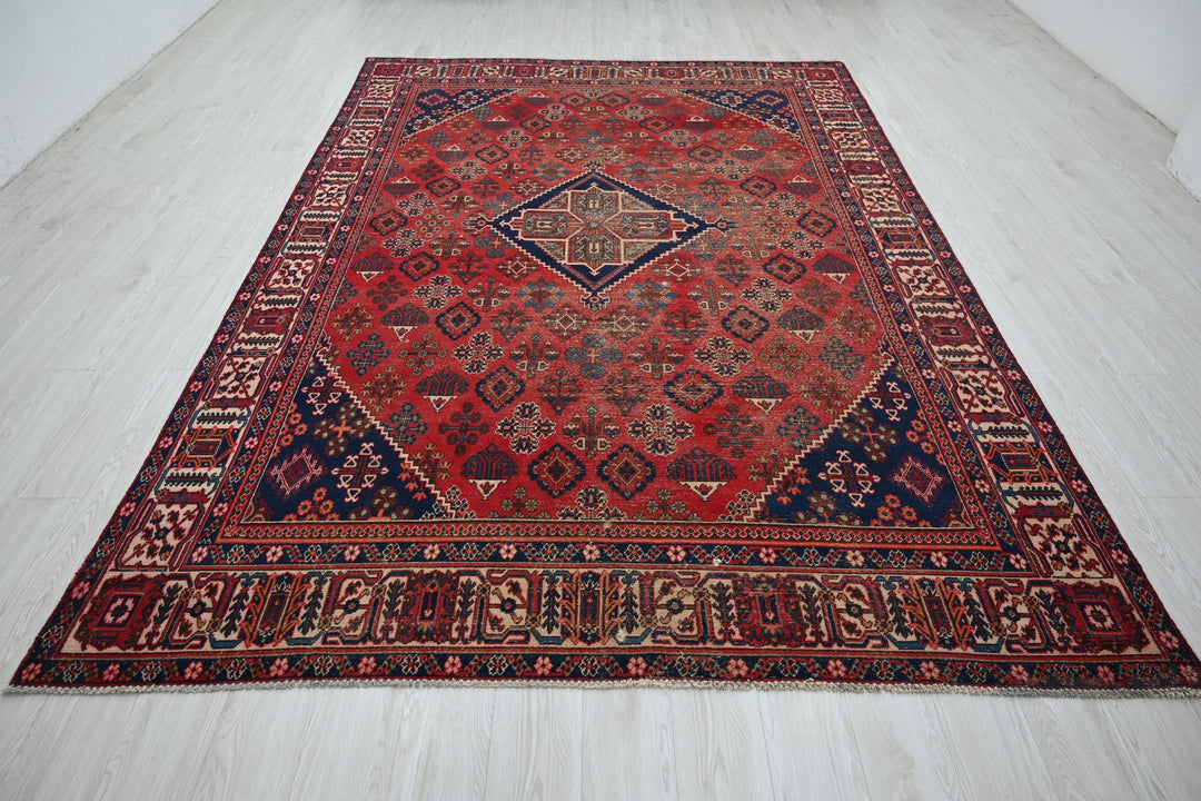 Large rug 7' 0" x 10' 11"