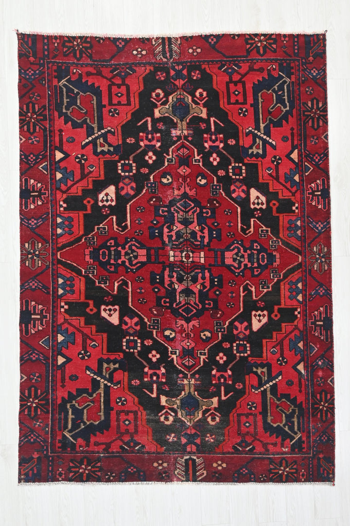 Medium rug 5' 4" x 7' 5"