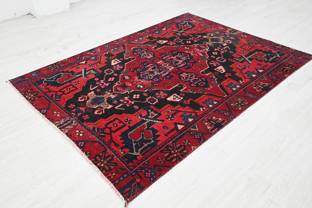 Medium rug 5' 4" x 7' 5"