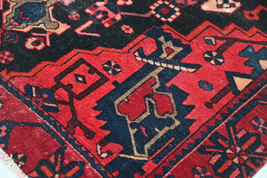 Medium rug 5' 4" x 7' 5"