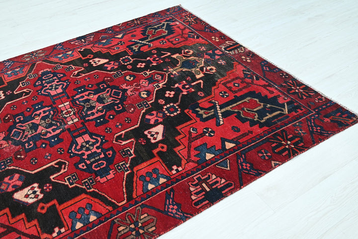 Medium rug 5' 4" x 7' 5"