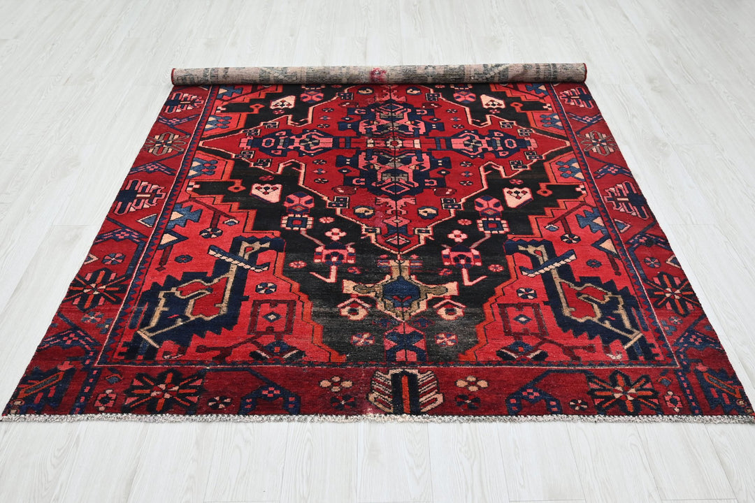 Medium rug 5' 4" x 7' 5"