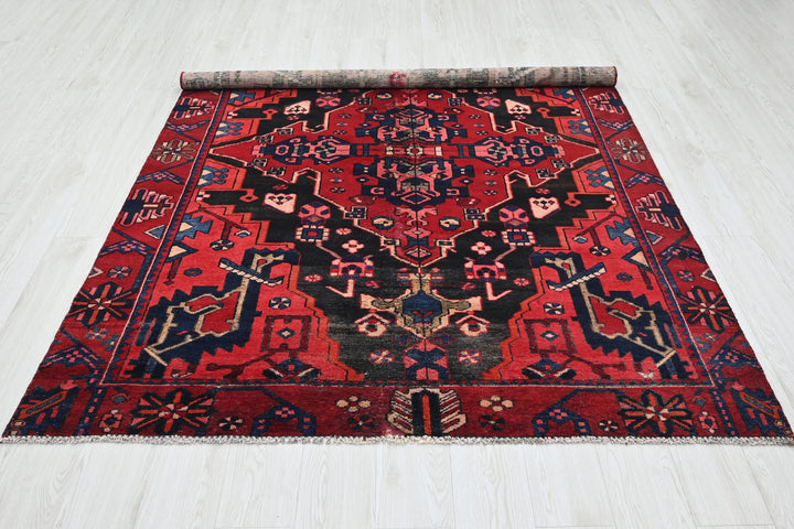 Medium rug 5' 4" x 7' 5"