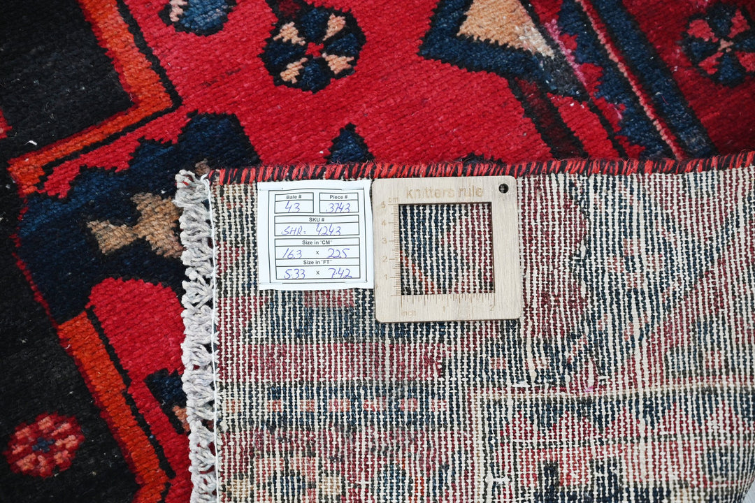 Medium rug 5' 4" x 7' 5"