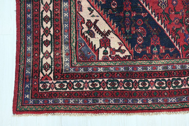 Large rug 6' 11" x 9' 5"