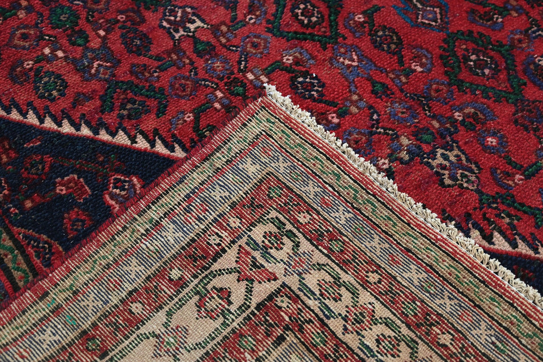 Large rug 6' 11" x 9' 5"