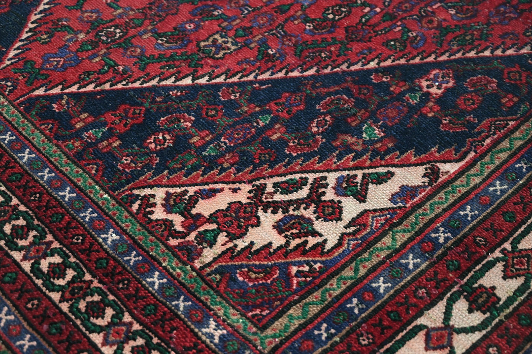 Large rug 6' 11" x 9' 5"