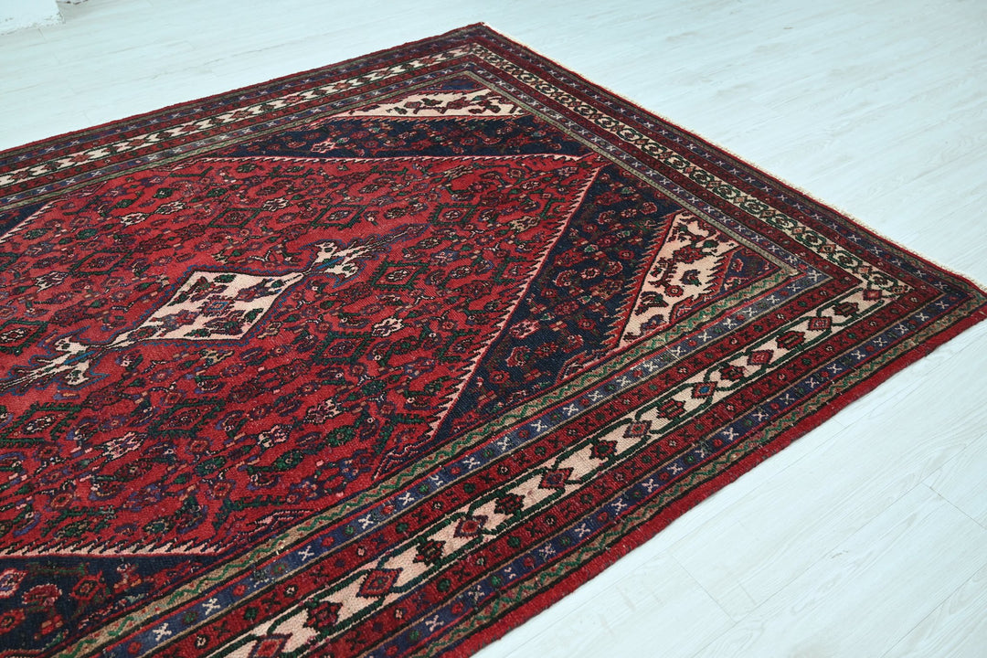 Large rug 6' 11" x 9' 5"