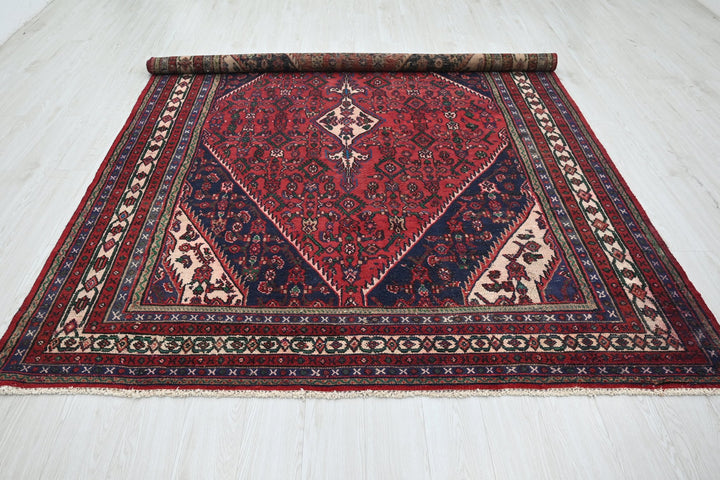 Large rug 6' 11" x 9' 5"