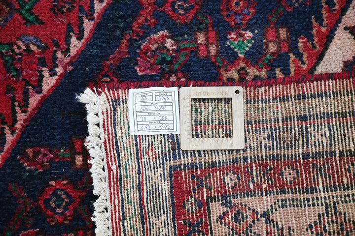 Large rug 6' 11" x 9' 5"