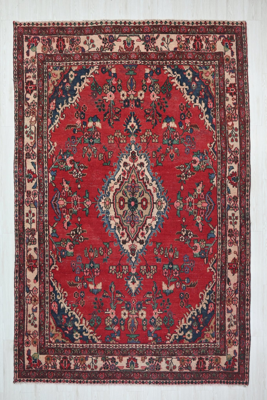 Large rug 6' 9" x 10' 3"