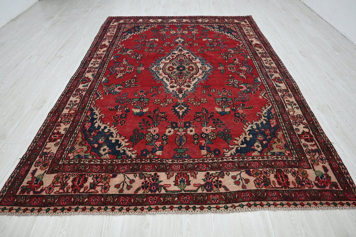 Large rug 6' 9" x 10' 3"