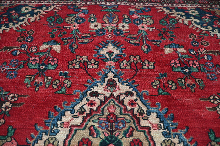 Large rug 6' 9" x 10' 3"