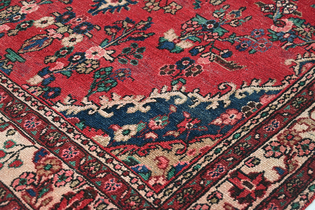 Large rug 6' 9" x 10' 3"