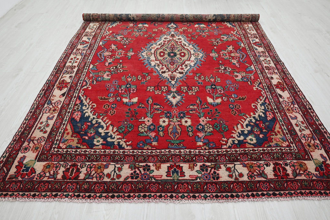 Large rug 6' 9" x 10' 3"