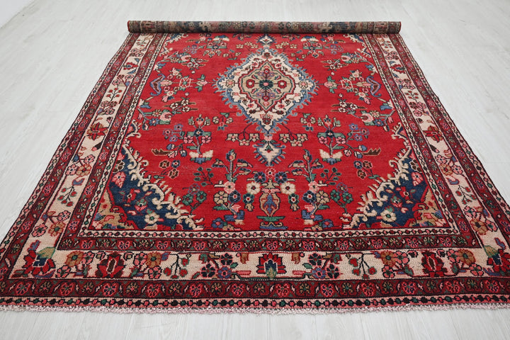 Large rug 6' 9" x 10' 3"