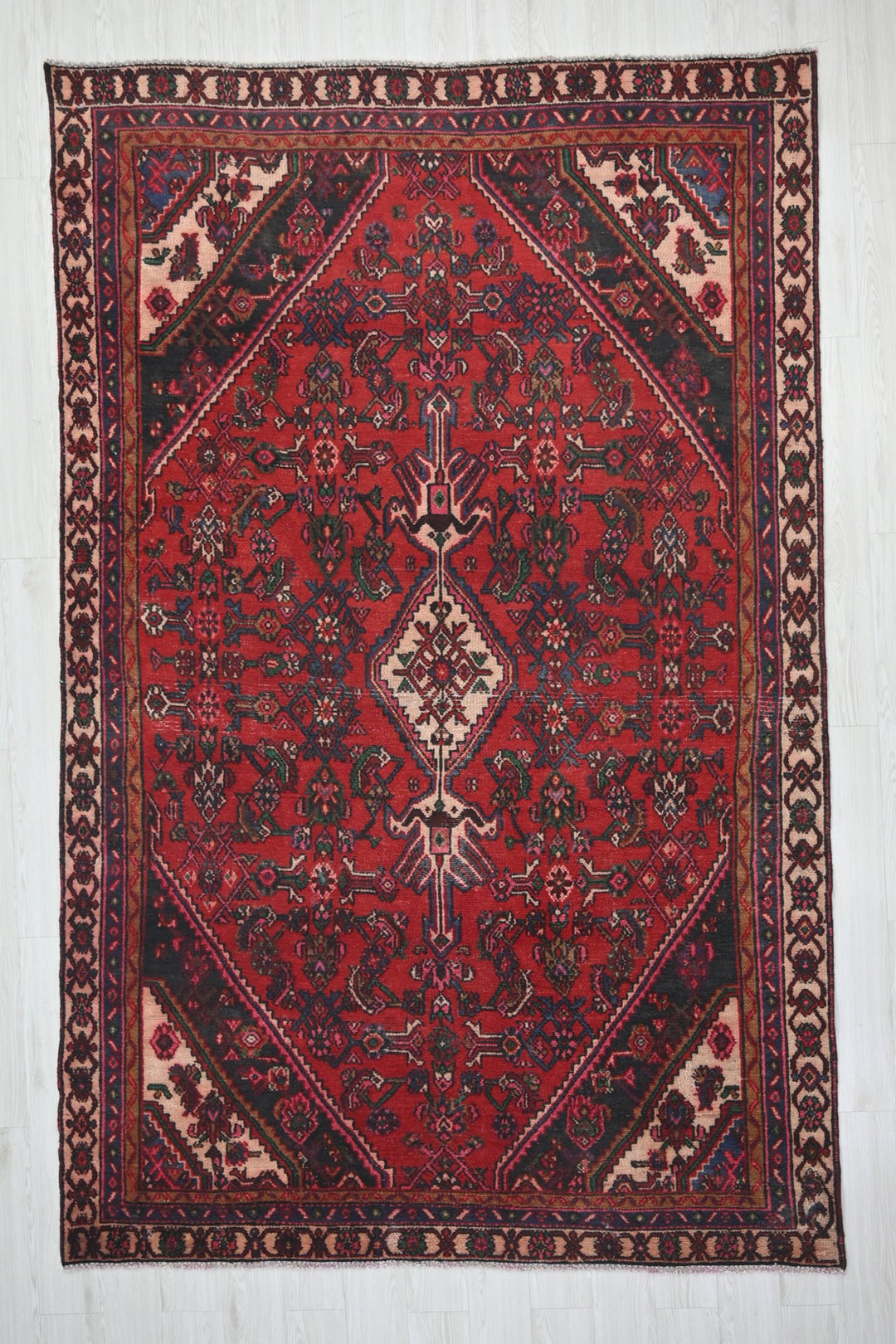 Medium rug 6' 2" x 9' 4"