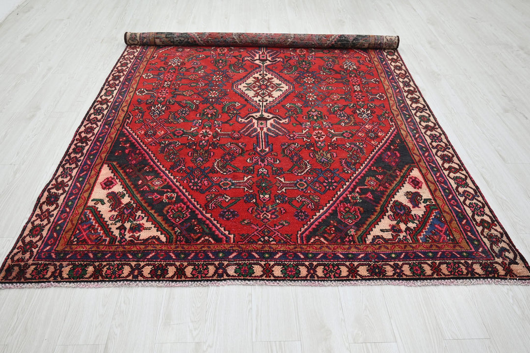 Medium rug 6' 2" x 9' 4"