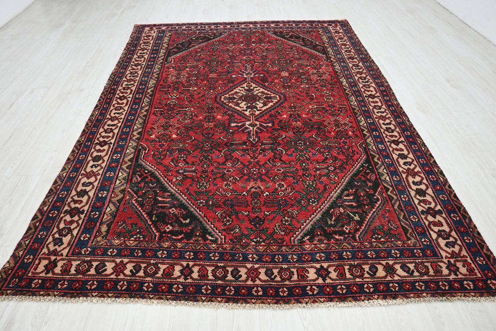 Large rug 6' 7" x 9' 7"