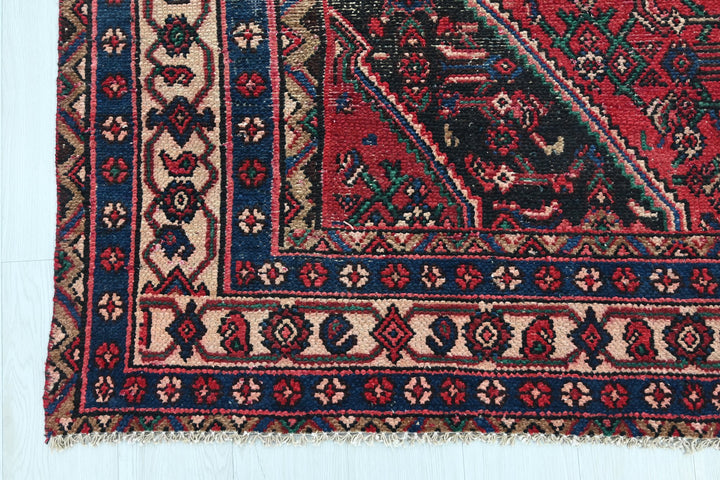 Large rug 6' 7" x 9' 7"