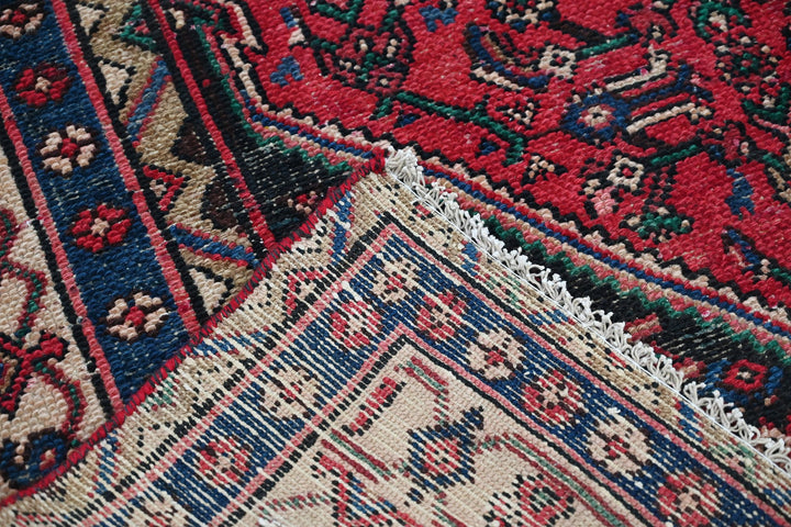 Large rug 6' 7" x 9' 7"