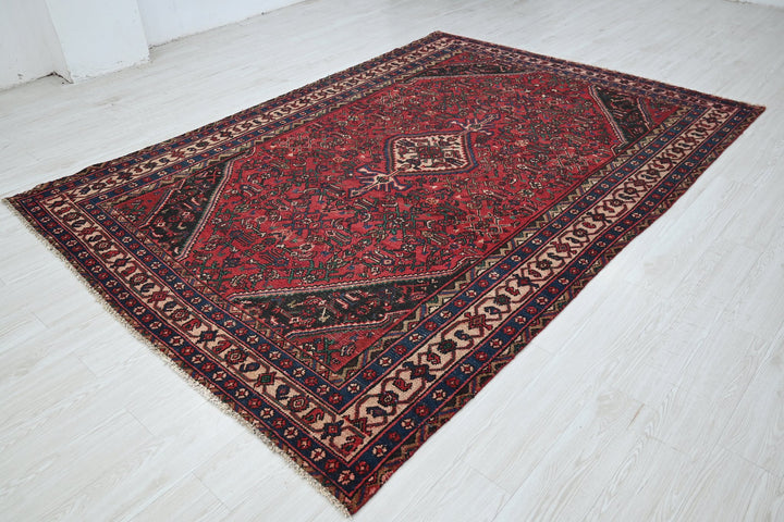 Large rug 6' 7" x 9' 7"