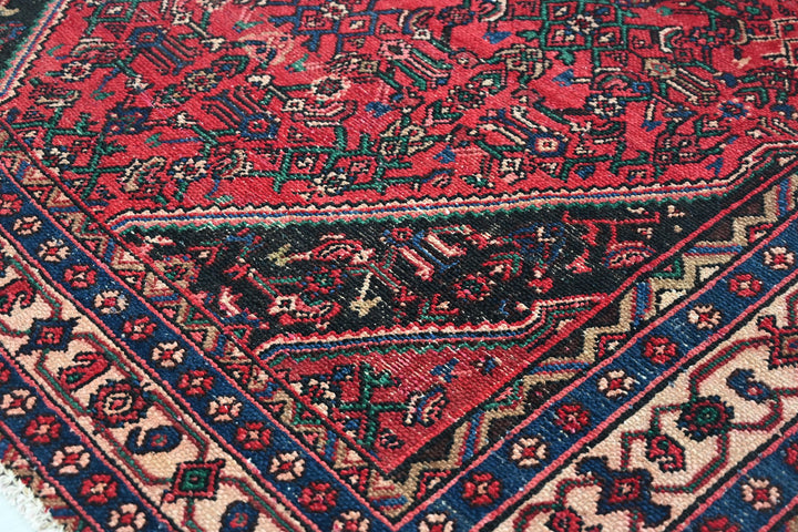 Large rug 6' 7" x 9' 7"