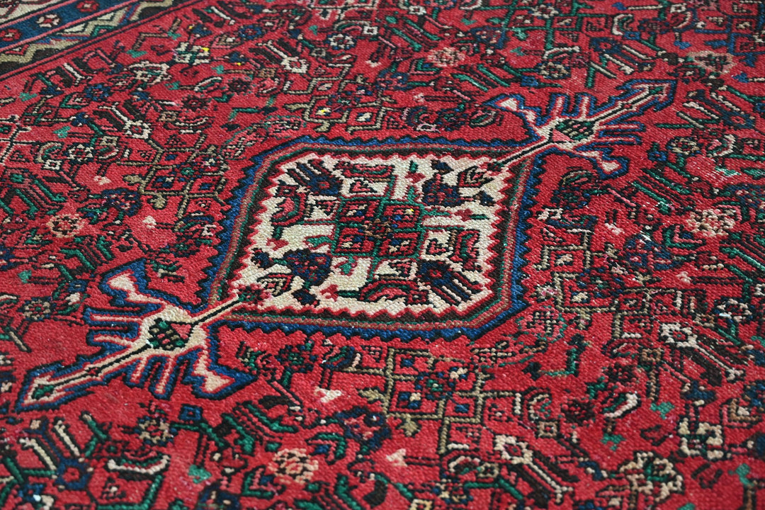 Large rug 6' 7" x 9' 7"