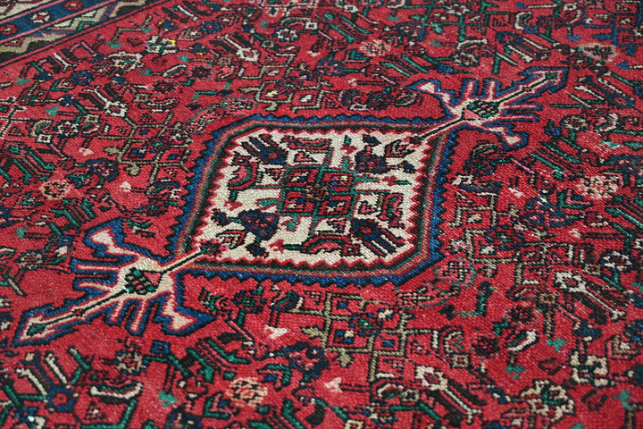 Large rug 6' 7" x 9' 7"