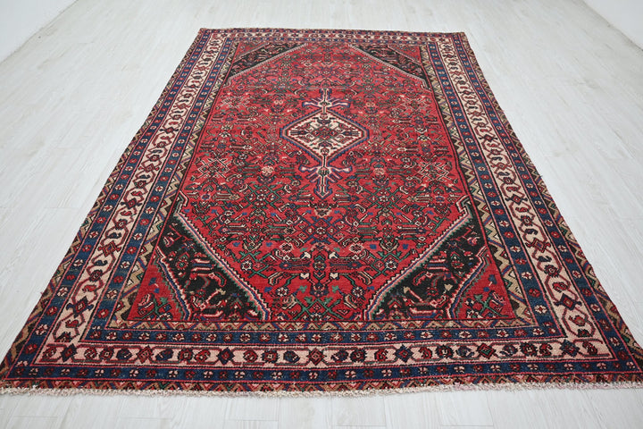 Large rug 6' 7" x 9' 7"