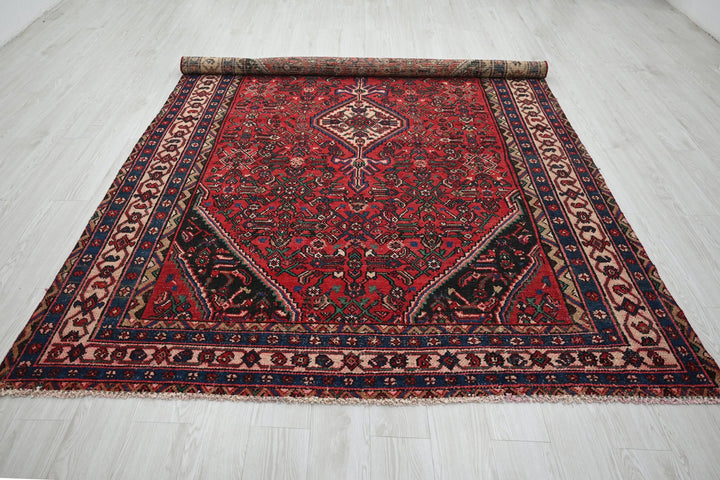 Large rug 6' 7" x 9' 7"
