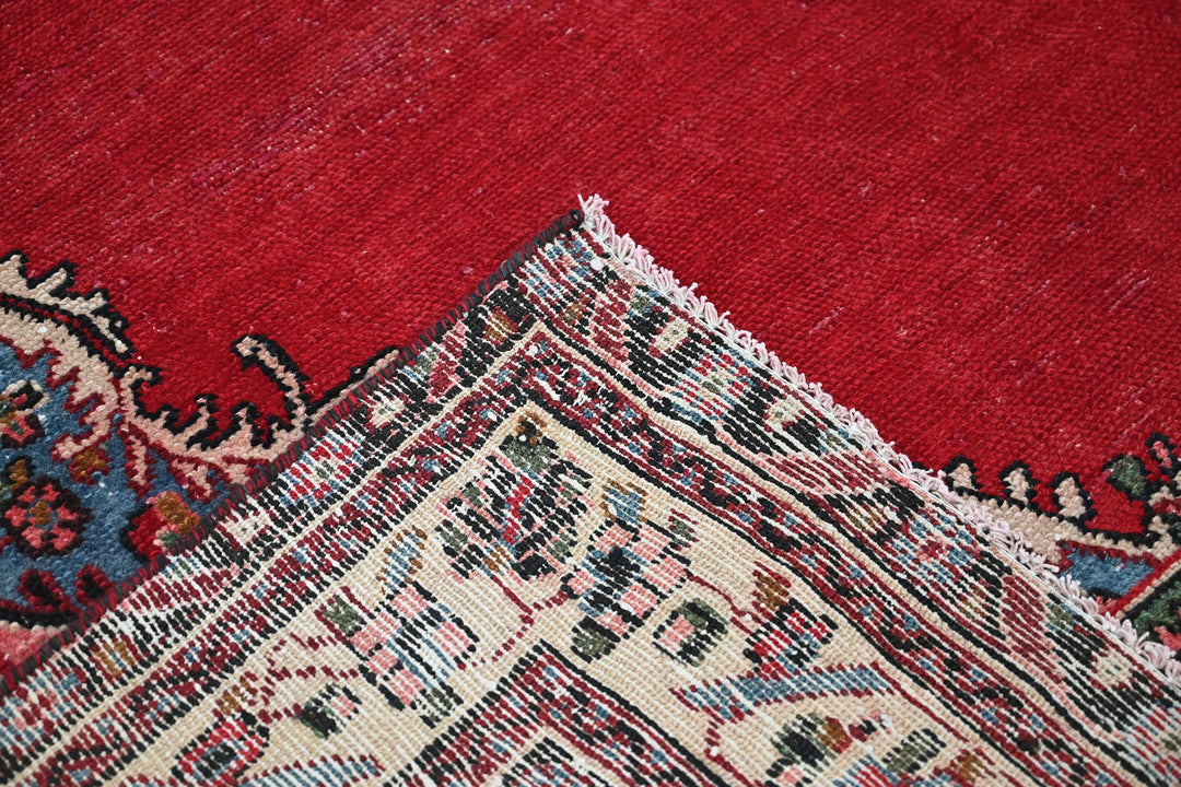 Large rug 6' 10" x 9' 7"