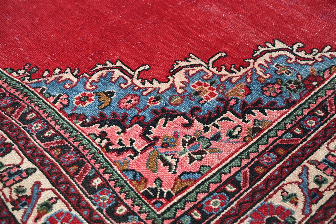 Large rug 6' 10" x 9' 7"