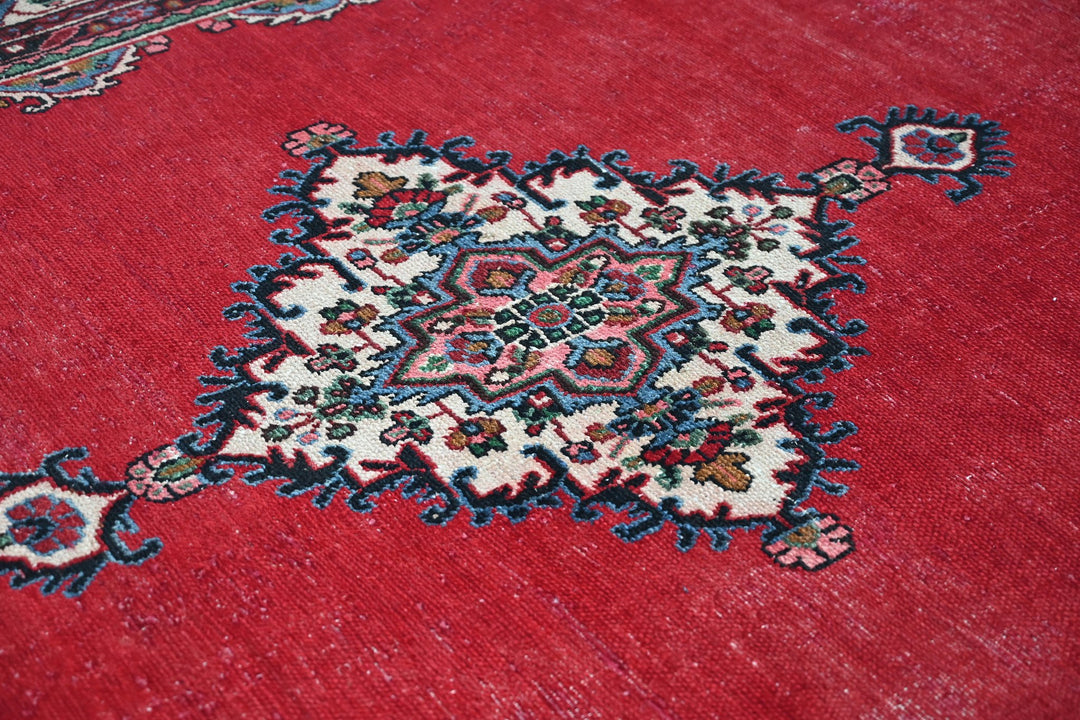 Large rug 6' 10" x 9' 7"